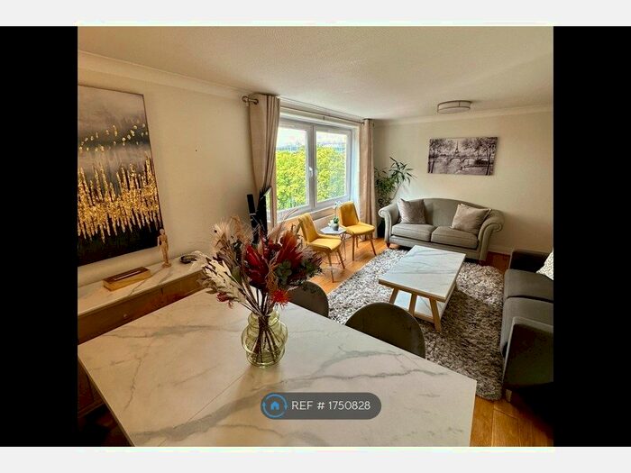 3 Bedroom Flat To Rent In Mortlake House, London, W4