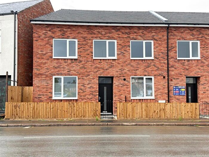 4 Bedroom End Of Terrace House For Sale In Gipsy Lane, Leicester, LE4