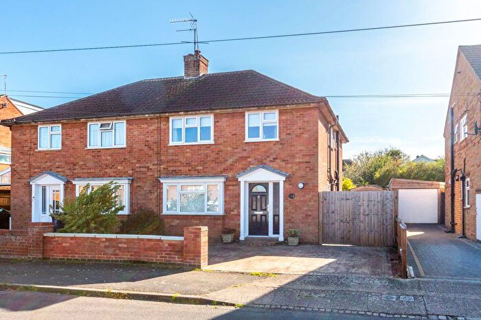 3 Bedroom Semi-Detached House For Sale In Hillary Road, Rushden, NN10