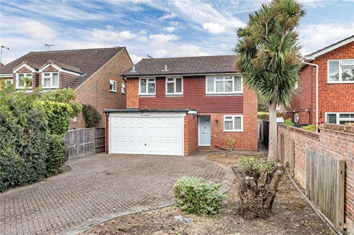 4 Bedroom Detached House For Sale In Sayes Court Farm Drive, Addlestone, Surrey, KT15