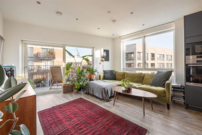 1 Bedroom Flat For Sale In Rookwood Way, Hackney Wick, E3