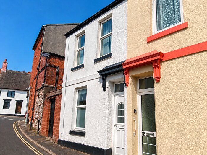 1 Bedroom Flat For Sale In Commercial Road, Dawlish, EX7