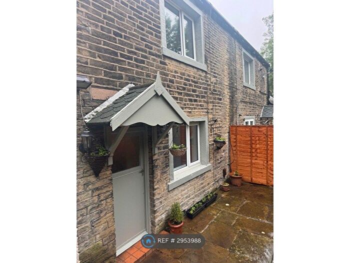 2 Bedroom Semi-Detached House To Rent In Brownroyd Hill, Bradford, BD6
