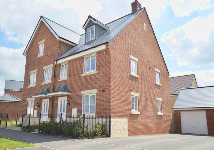 4 Bedroom Property To Rent In Vale Road, Bishops Cleeve, Cheltenham, GL52