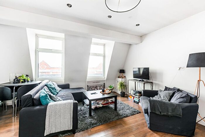 2 Bedroom Flat To Rent In Kingsland High Street, Dalston, London, E8