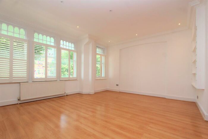 2 Bedroom Apartment To Rent In Kings Avenue, Muswell Hill, N10