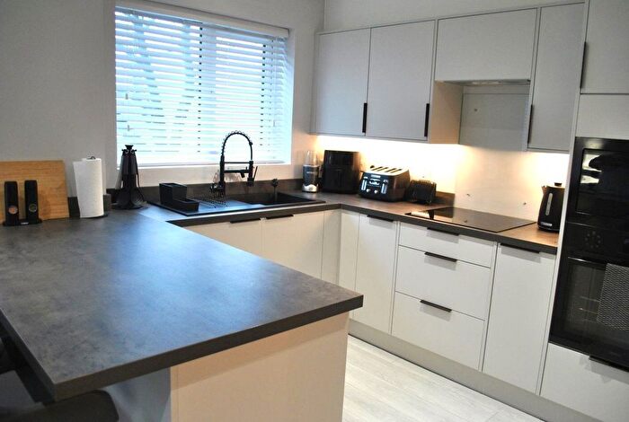 2 Bedroom Flat To Rent In Sugarmill Square, Eccles New Road, Salford, M5