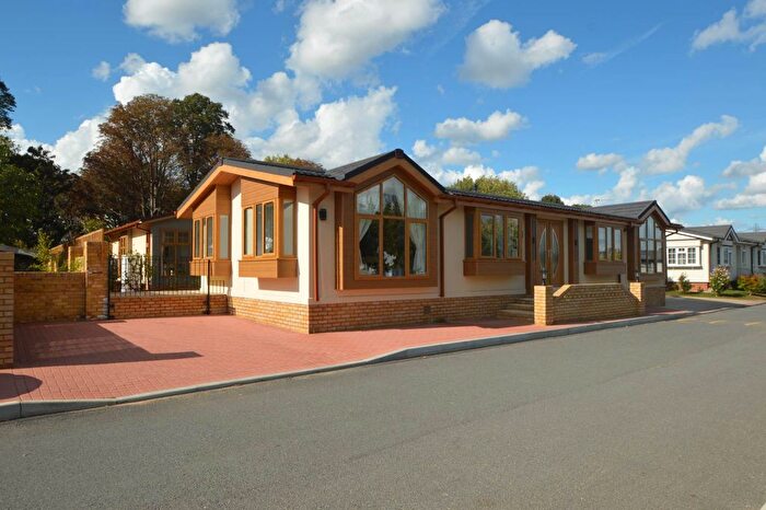 2 Bedroom Mobile/park Home For Sale In Weybridge Park Estates, Addlestone, KT15