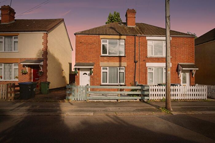 2 Bedroom Semi-Detached House For Sale In Lawrence Saunders Road, Coventry, CV6