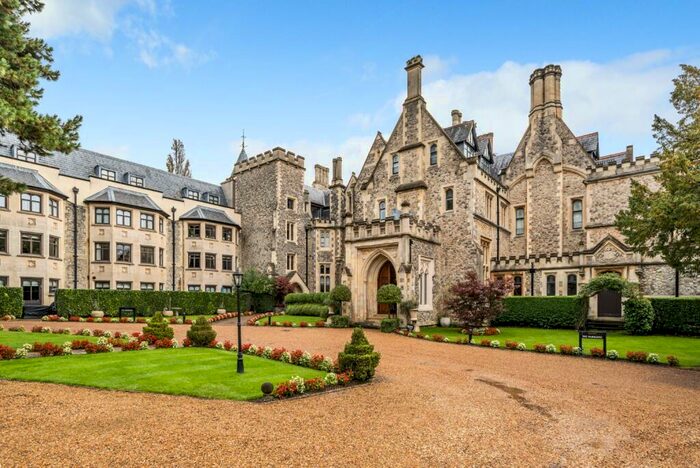 2 Bedroom Flat For Sale In Stanmore Hall, Wood Lane, Stanmore, Greater London, HA7