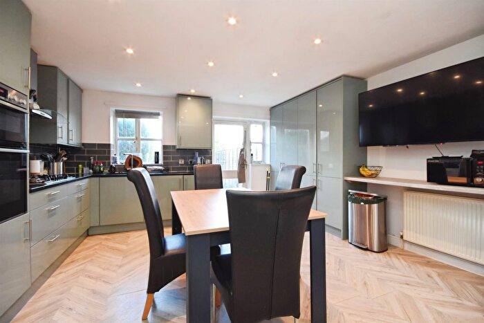 4 Bedroom Property For Sale In Rookes Crescent, Chelmsford, CM1