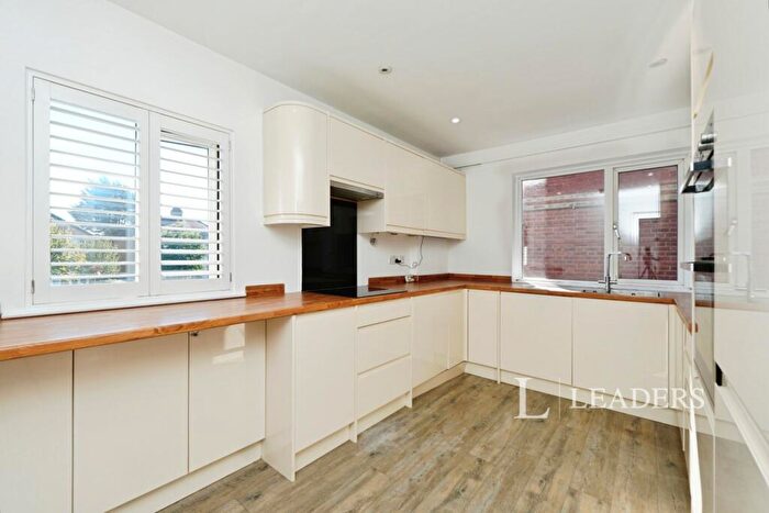 3 Bedroom Flat To Rent In Croydon Road, Beckenham, BR3