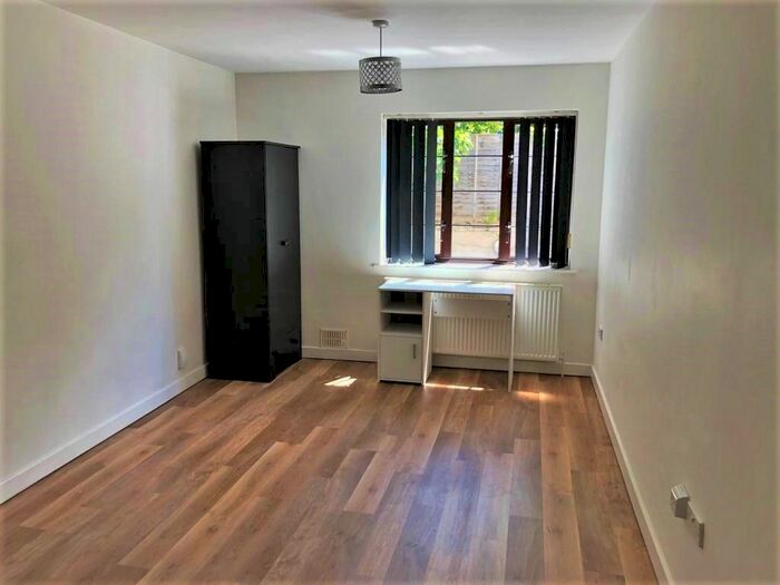 Studio To Rent In Epsom Road, Guildford, GU1