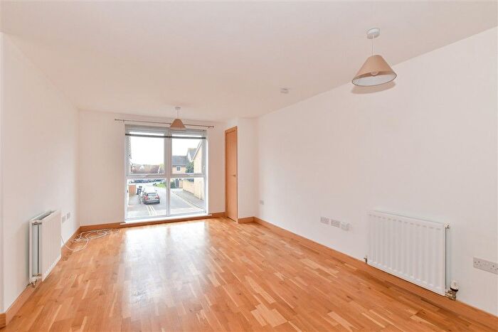 2 Bedroom Flat For Sale In Olympia Way, Whitstable, Kent, CT5