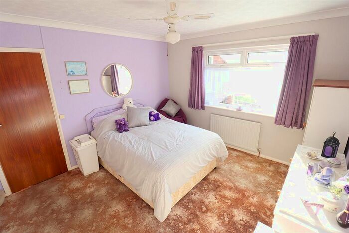 2 Bedroom Semi-Detached Bungalow For Sale In Brain Valley Avenue, Black Notley, Braintree CM77
