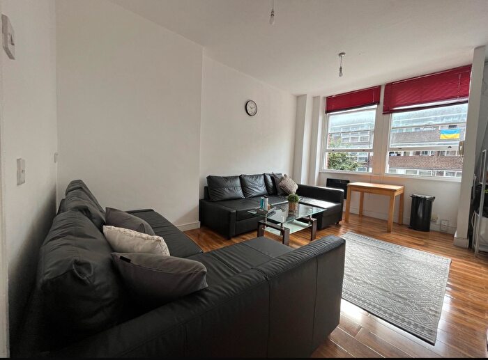 1 Bedroom Flat To Rent In Goswell Road, Barbican, EC1V