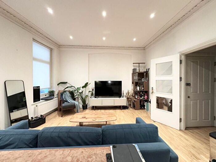 2 Bedroom Flat To Rent In Avenue Mews, Muswell Hill, N10