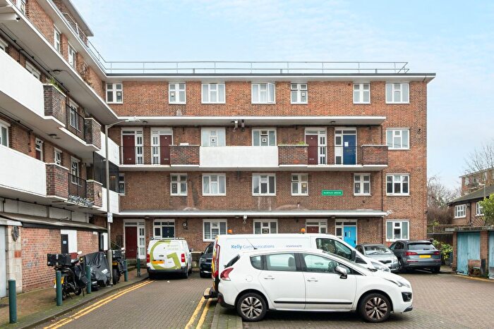 3 Bedroom Flat For Sale In Patmore Estate, Battersea, SW8