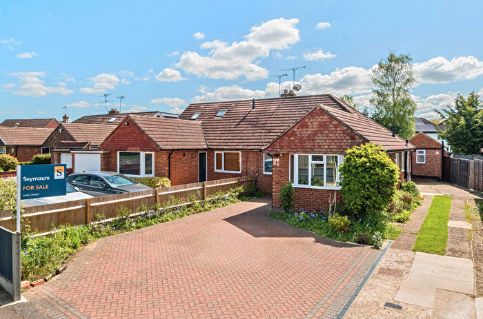 3 Bedroom Bungalow For Sale In Queenhythe Road, Jacob's Well, Guildford, Surrey, GU4