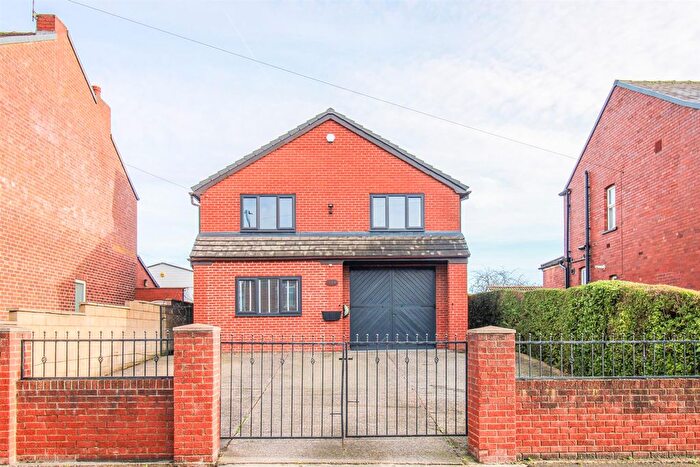 4 Bedroom Detached House For Sale In Leeds Road, Wakefield, WF1