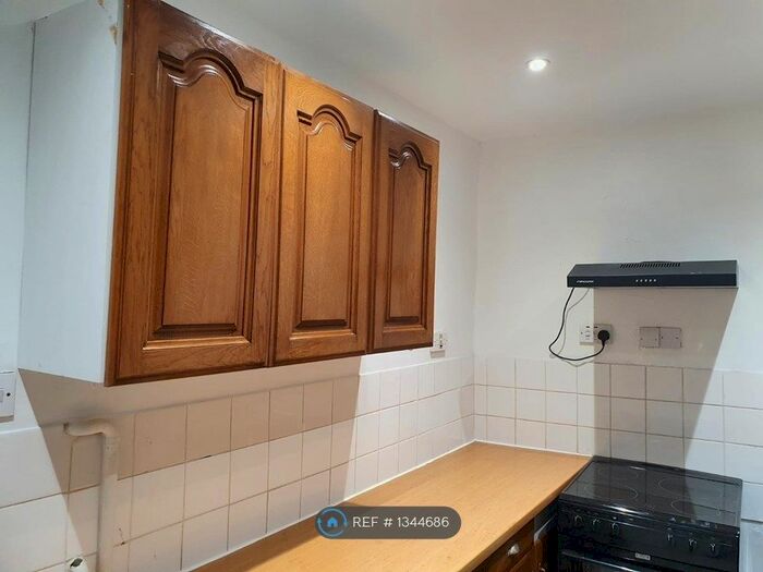 2 Bedroom Terraced House To Rent In West Wycombe Road, High Wycombe, HP12