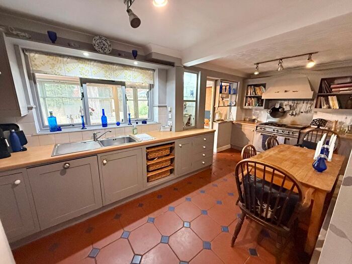 3 Bedroom Semi-detached House For Sale In Wantage Crescent, Wing, LU7