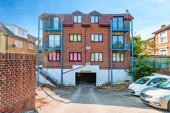 1 Bedroom Flat For Sale In Roberts Road, Southampton, Hampshire, SO15