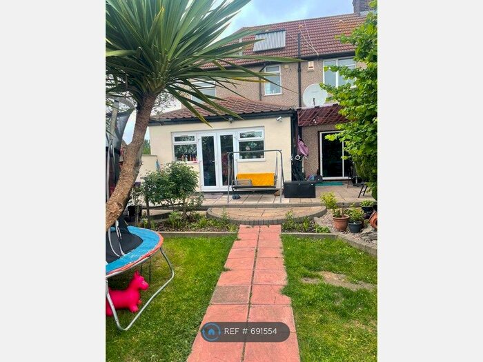 5 Bedroom Semi-Detached House To Rent In Hedgemans Road, Dagenham, RM9