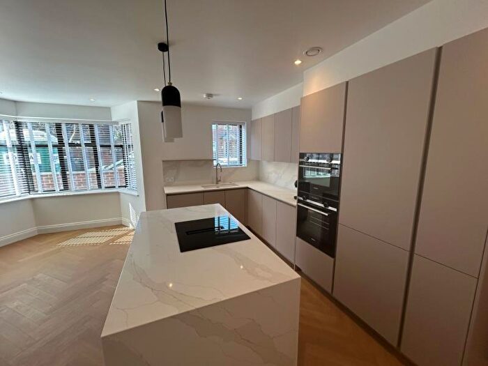 2 Bedroom Apartment To Rent In Beechcroft Avenue, Golders Green, NW11