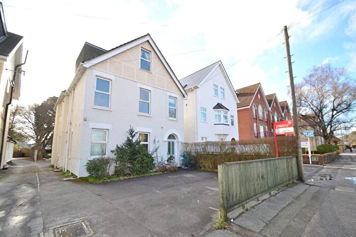 2 Bedroom Flat To Rent In Poole, BH15