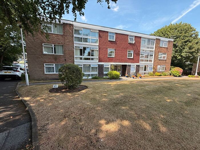 3 Bedroom Flat For Sale In Moorhead Lane, Shipley, BD18