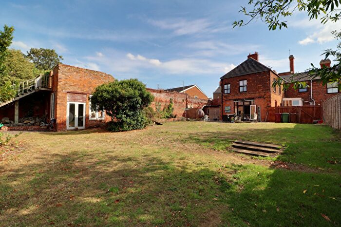 4 Bedroom Semi Detached House For Sale In High Street, Messingham, DN17