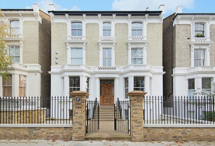 2 Bedroom Flat To Rent In Oxford Gardens, London, W10