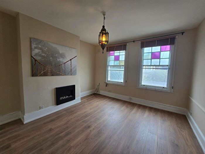 3 Bedroom Flat To Rent In Park Avenue, Wood Green, N22