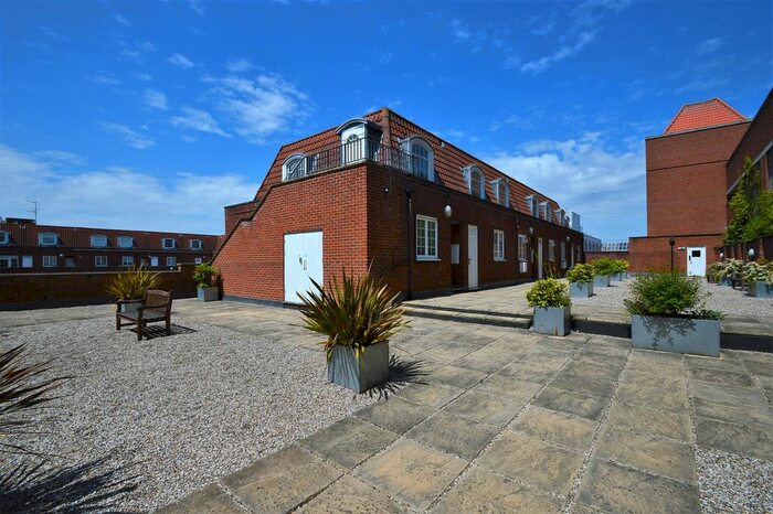 2 Bedroom Flat To Rent In Longcroft House, Welwyn Garden City, AL8