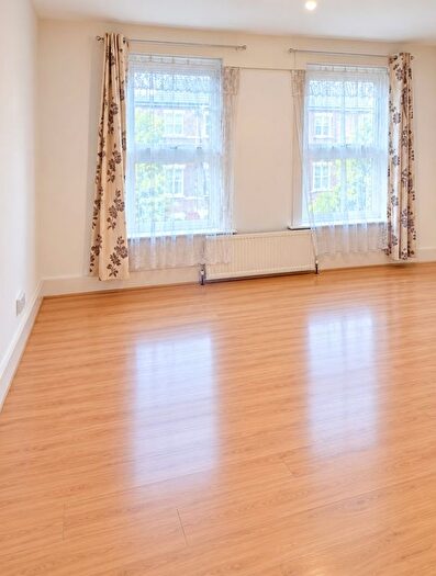 2 Bedroom Flat To Rent In Grainger Road, Wood Green, N22