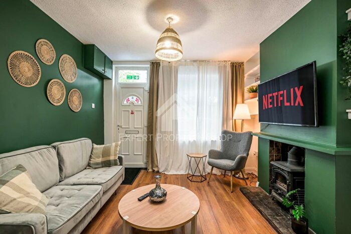 2 Bedroom Terraced House To Rent In Vale Street, Kettering, NN16