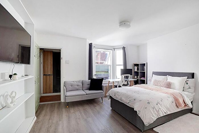 6 Bedroom Terraced House For Sale In Albany Terrace, Chatham, ME4