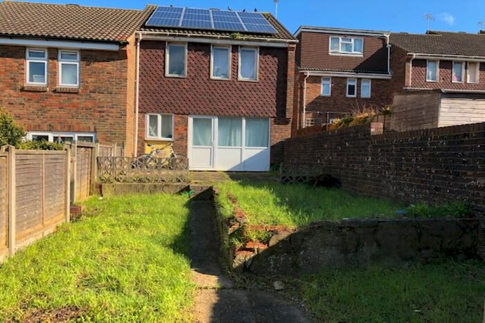 4 Bedroom Semi-Detached House To Rent In Newhaven Street, Brighton, BN2