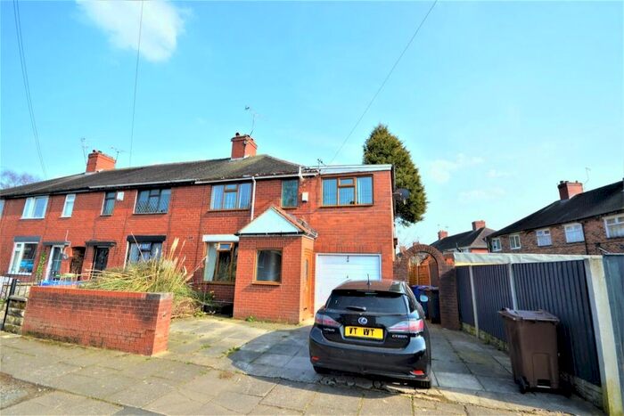 4 Bedroom Semi-Detached House To Rent In Beckett Avenue, Stoke-On-Trent, ST3