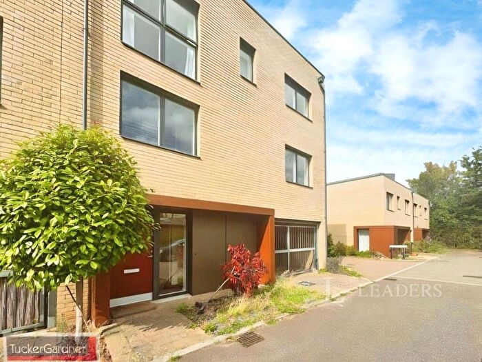 Terraced House To Rent In Glebe Farm Drive, Trumpington, Cambridge, CB2