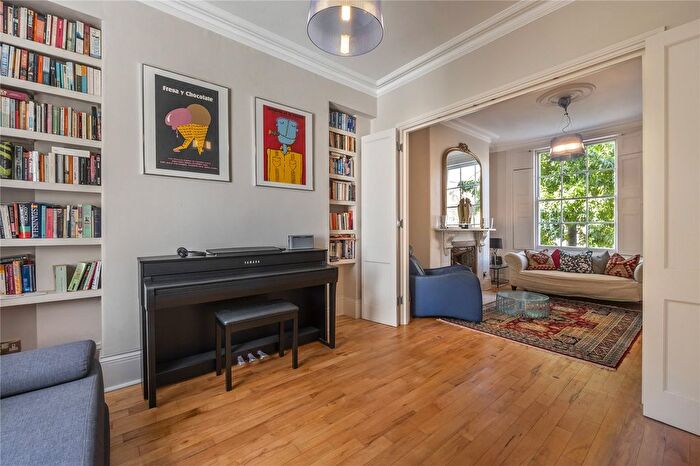 3 Bedroom Property To Rent In Hemingford Road, Islington, N1