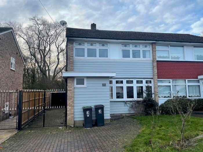 3 Bedroom Property To Rent In Sunnymede, Chigwell, IG7