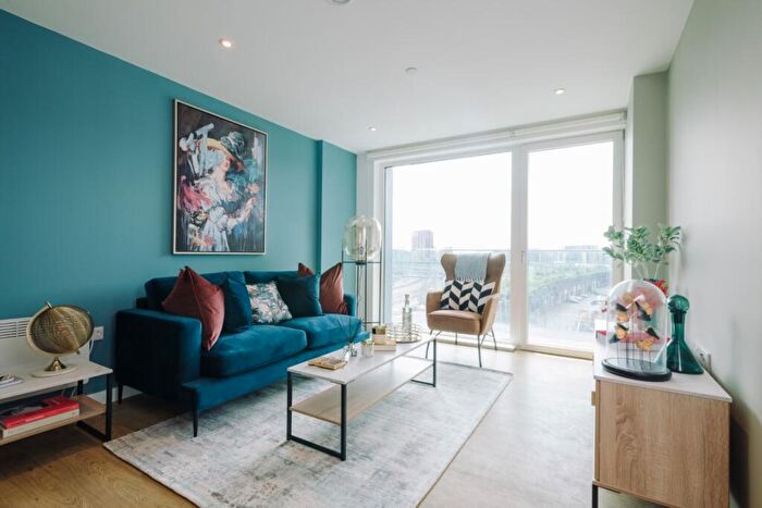 2 Bedroom Apartment To Rent In The Filaments, Salford Salford, M3