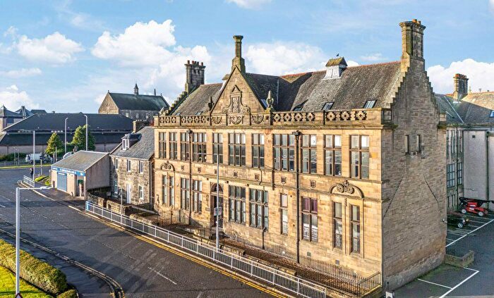 3 Bedroom Apartment For Sale In Carnegie Apartments, Dunfermline, KY12
