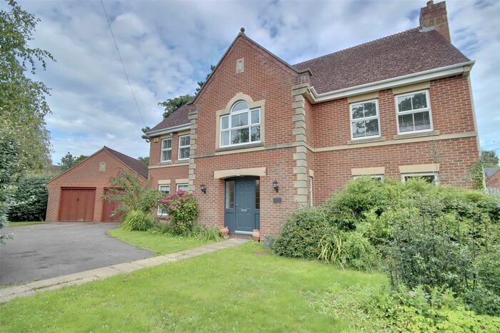 5 Bedroom Detached House For Sale In Highlands Road, Fareham, PO16