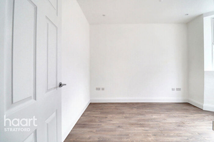 3 Bedroom Terraced House For Sale In Geere Road, Stratford, E15