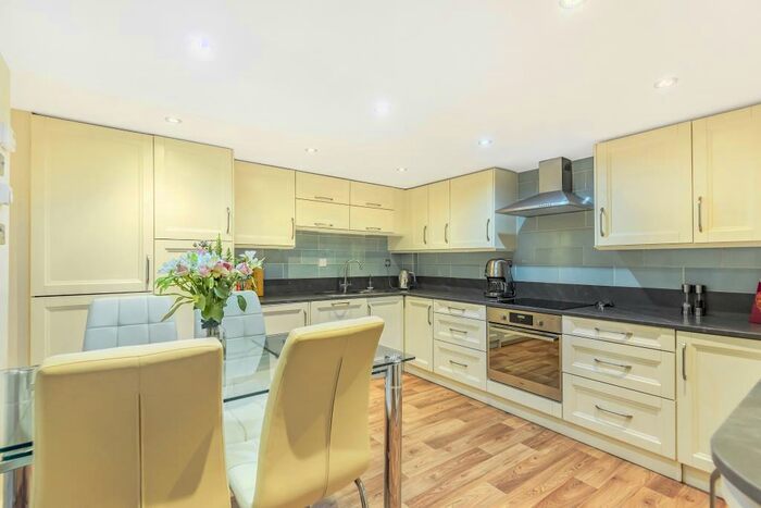 2 Bedroom End Of Terrace House To Rent In High Street, Wargrave, RG10