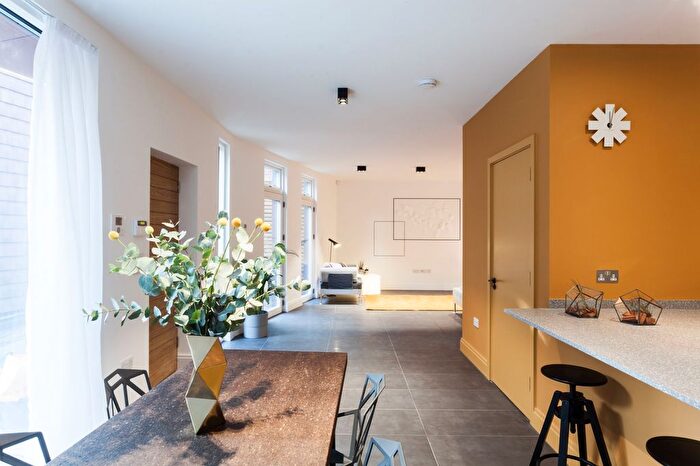3 Bedroom Property For Sale In Kaolin Court, Forest Hill, SE23