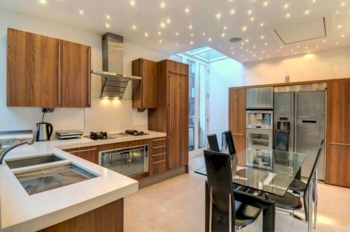 2 Bedroom Terraced House To Rent In Ennismore Gardens Mews, London, SW7